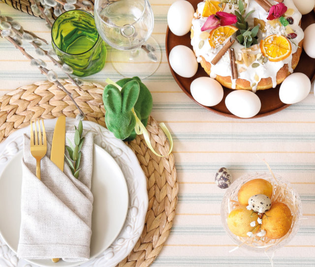 Tavola apparecchiata per pranzo di Pasquetta