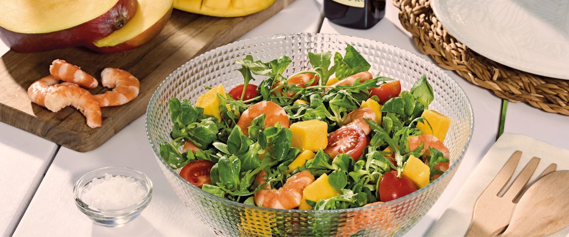 Salat mit Garnelen und Mango