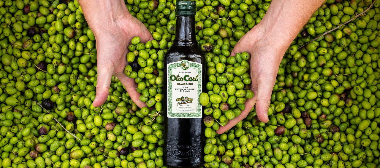 Olivenoel auf Oliven