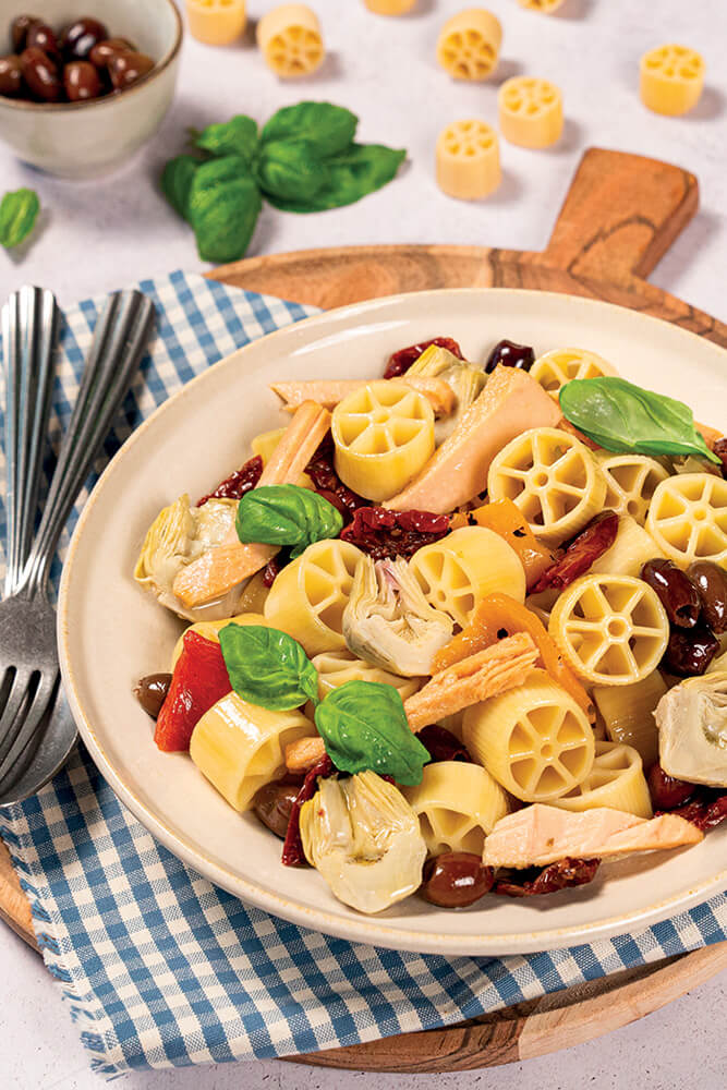 Nudeln mit Thunfisch und Oliven