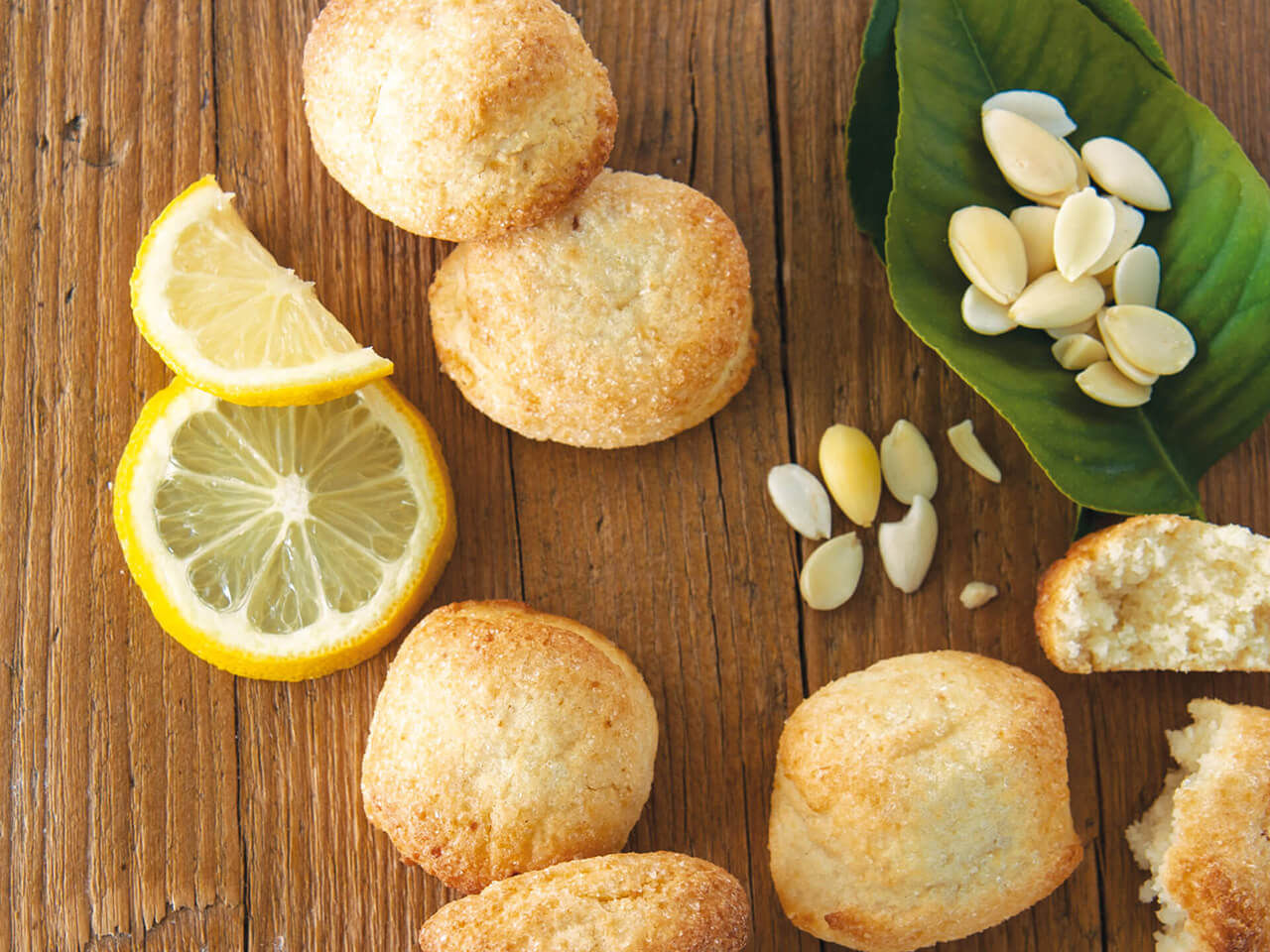 Amaretti mit Zitrone und Tee
