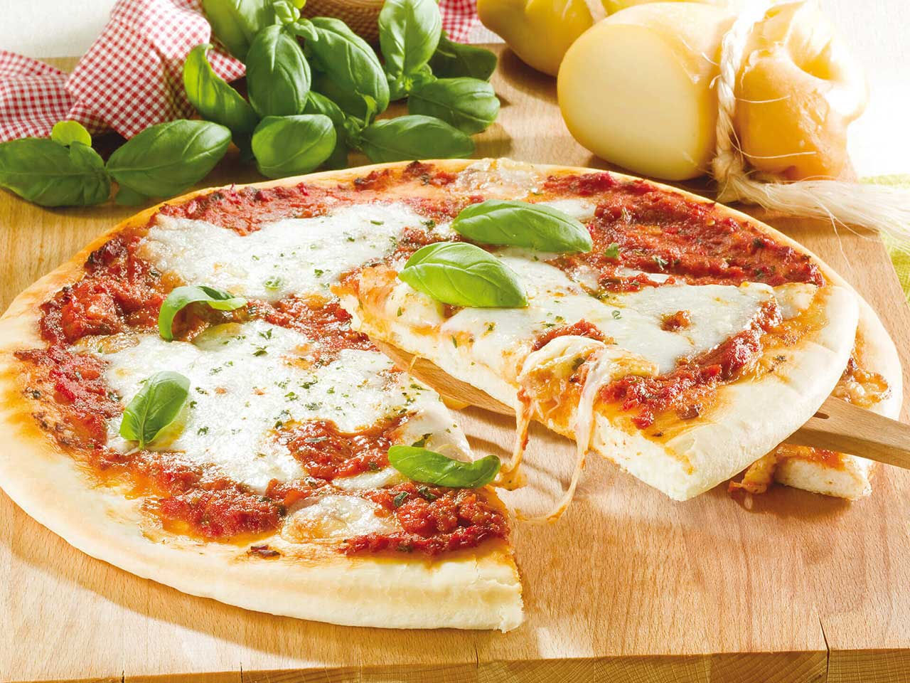 Pizza mit Arrabbiata-Sauce