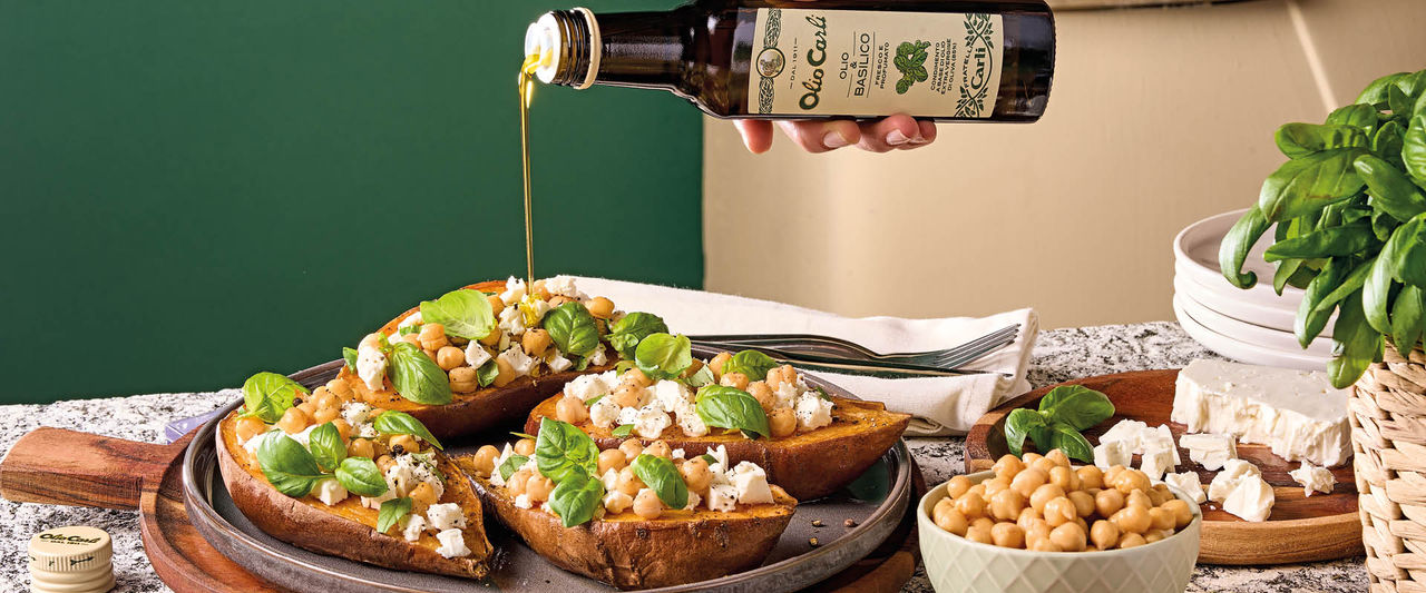 Olivenoel auf Bruschetta