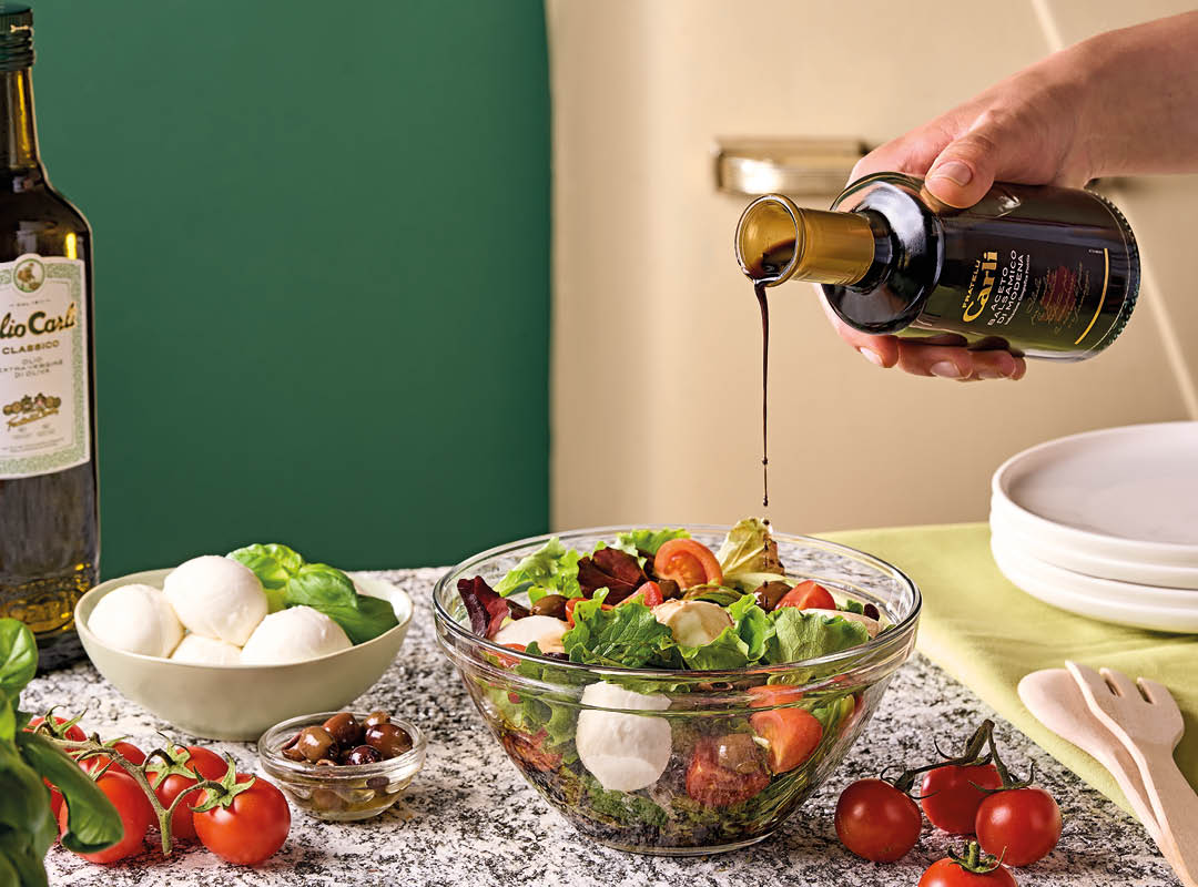 Balsamessig aus Modena auf Salad