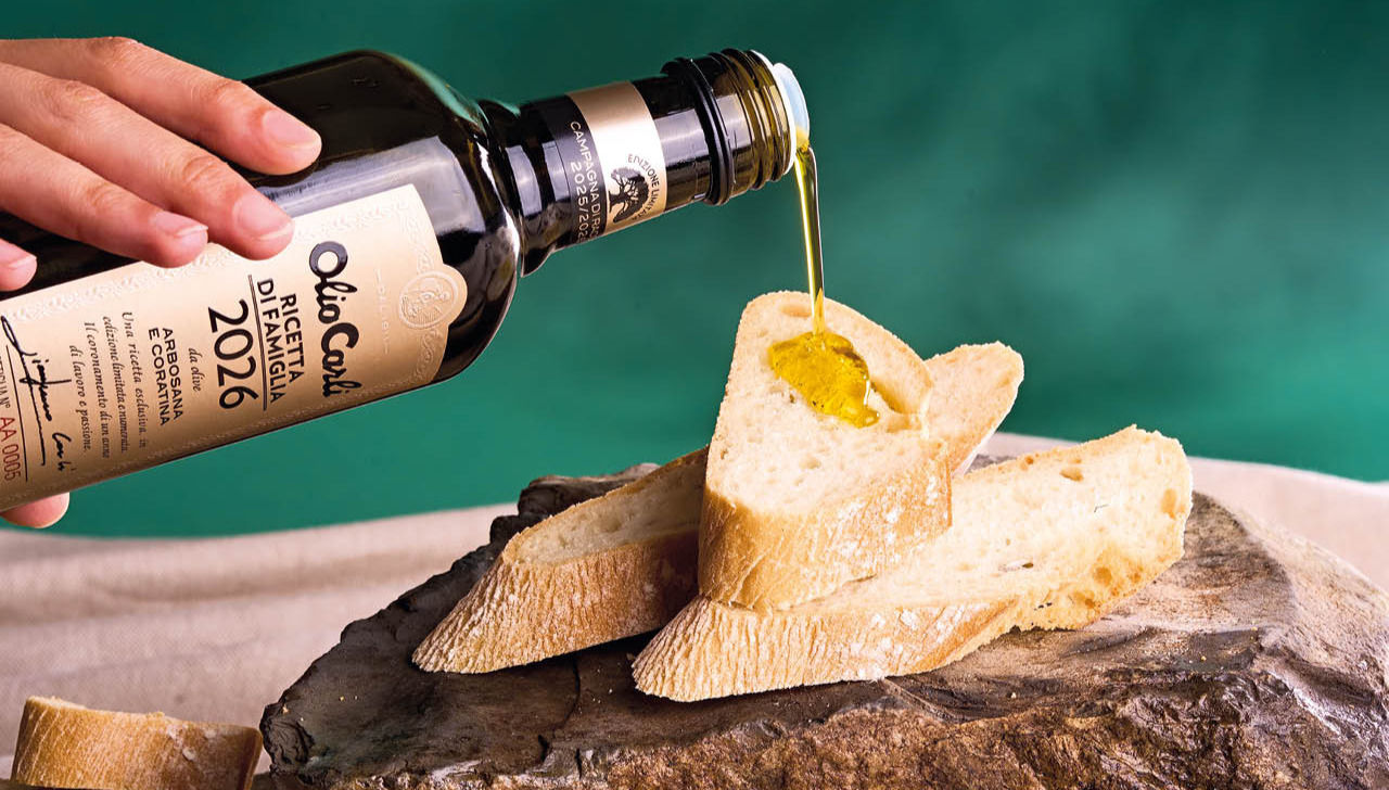 Olivenöl Ricetta di Famiglia auf Brot