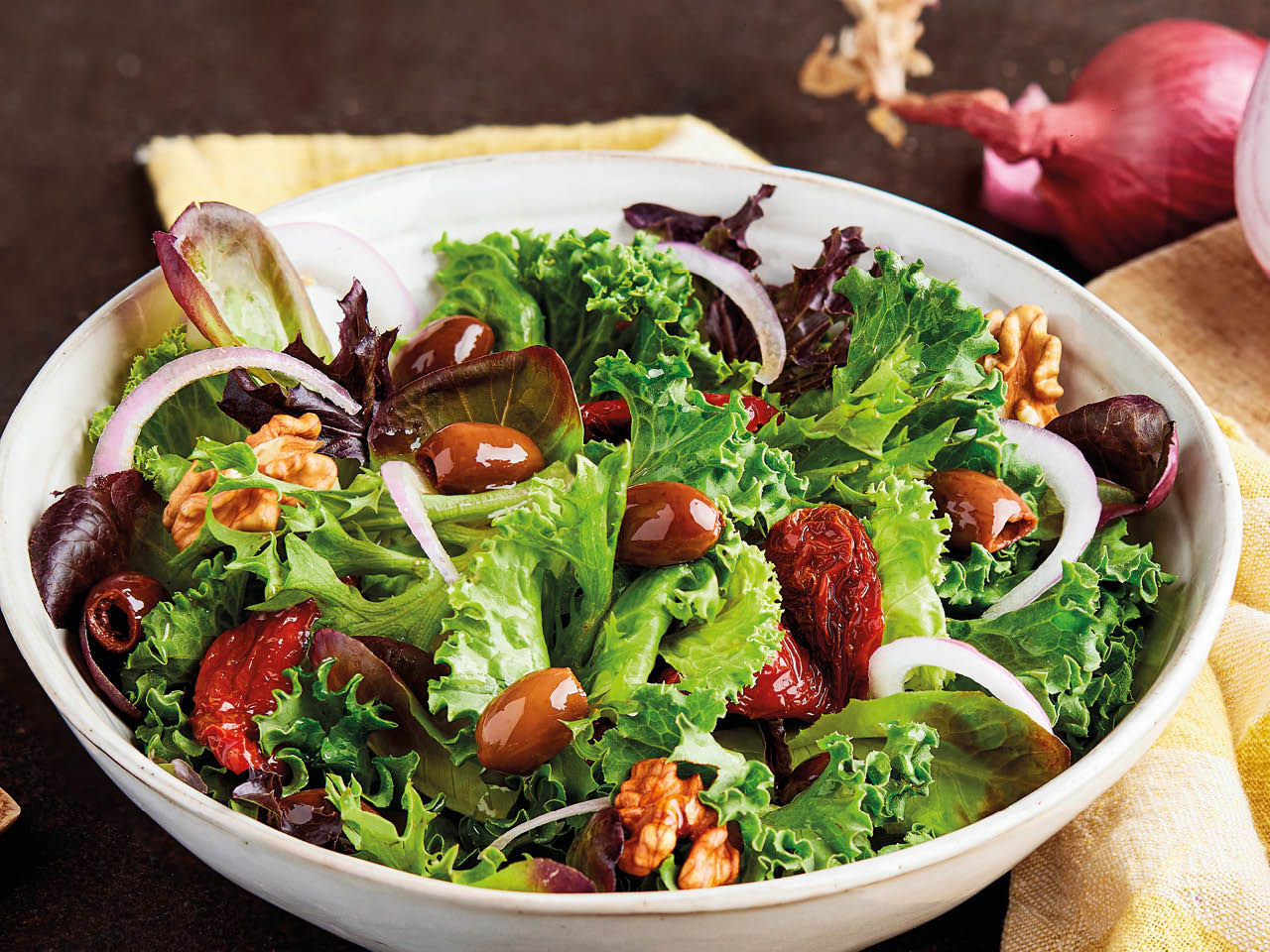 Salad mit taggiasche oliven