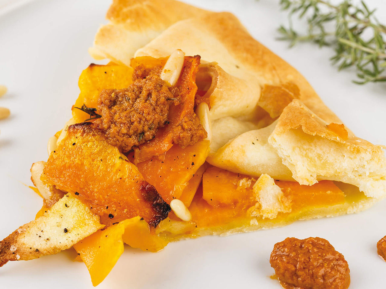 Quiche mit Kürbis und rotem Pesto