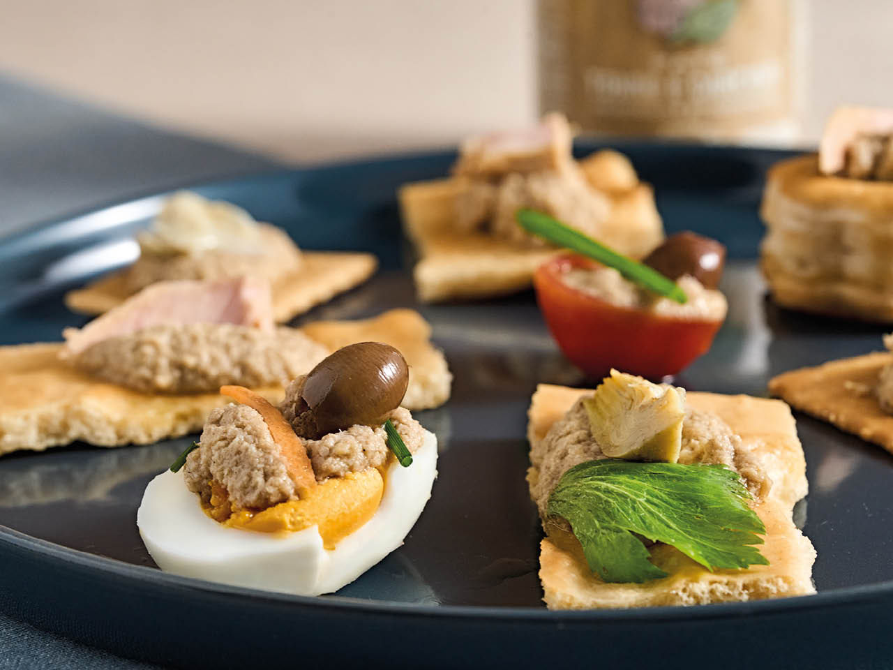 Tablett mit Canapés